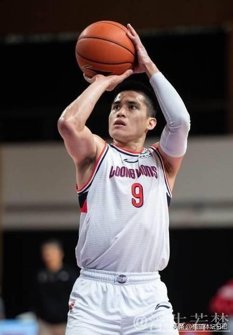 陈盈骏砍下23分,曾凡博受伤离场,北京再胜山西,2-0拿下赛点 陈盈骏砍下23分,曾凡博受伤离场,北京再胜山西,2-0拿下赛点